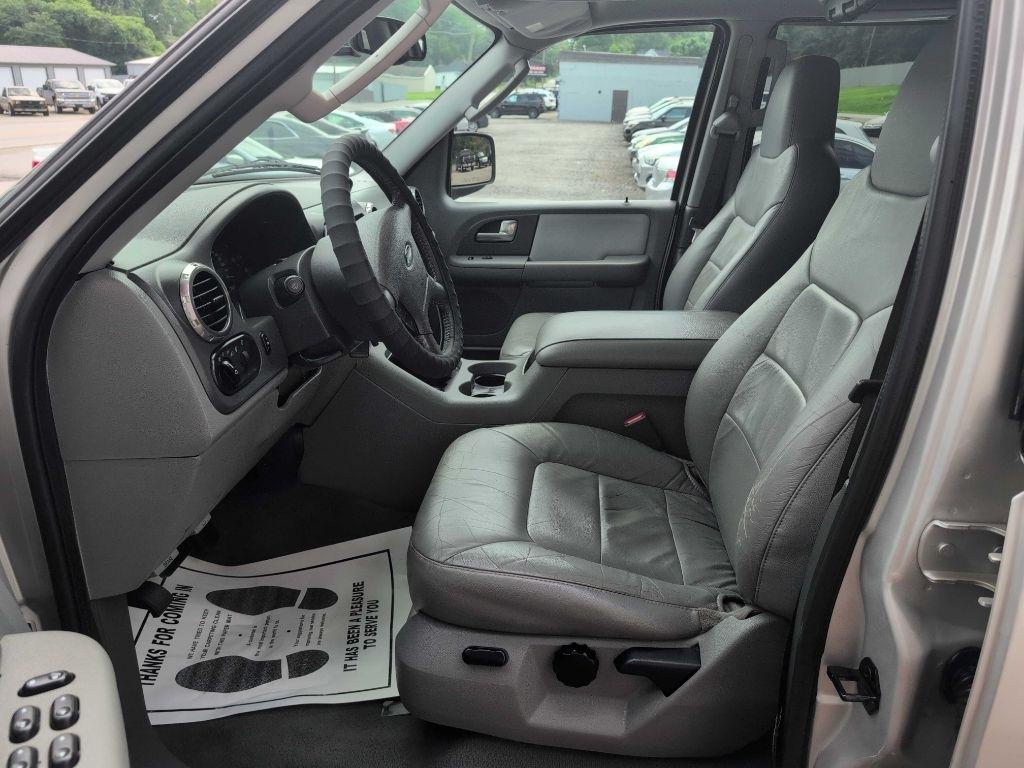 Ford Expedition XLT 4.6L 2WD 2004