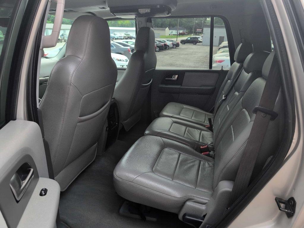 Ford Expedition XLT 4.6L 2WD 2004