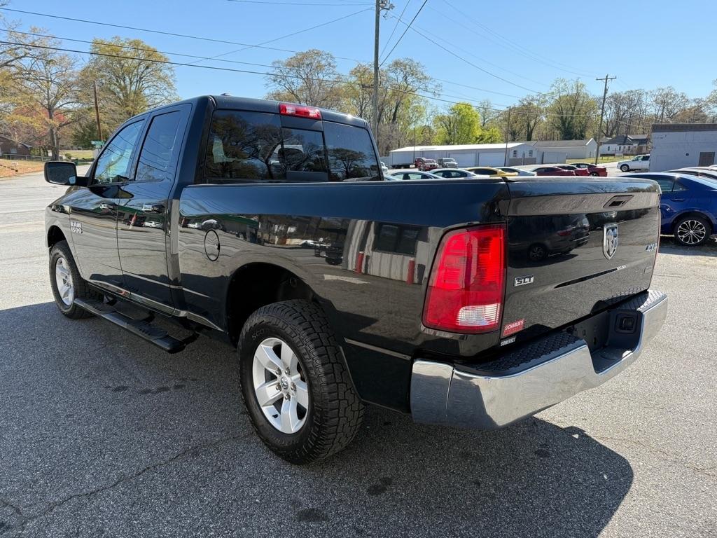 RAM 1500 SLT Quad Cab 4WD 2016