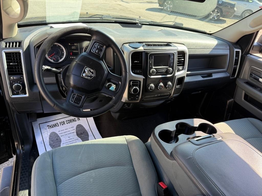 RAM 1500 SLT Quad Cab 4WD 2016