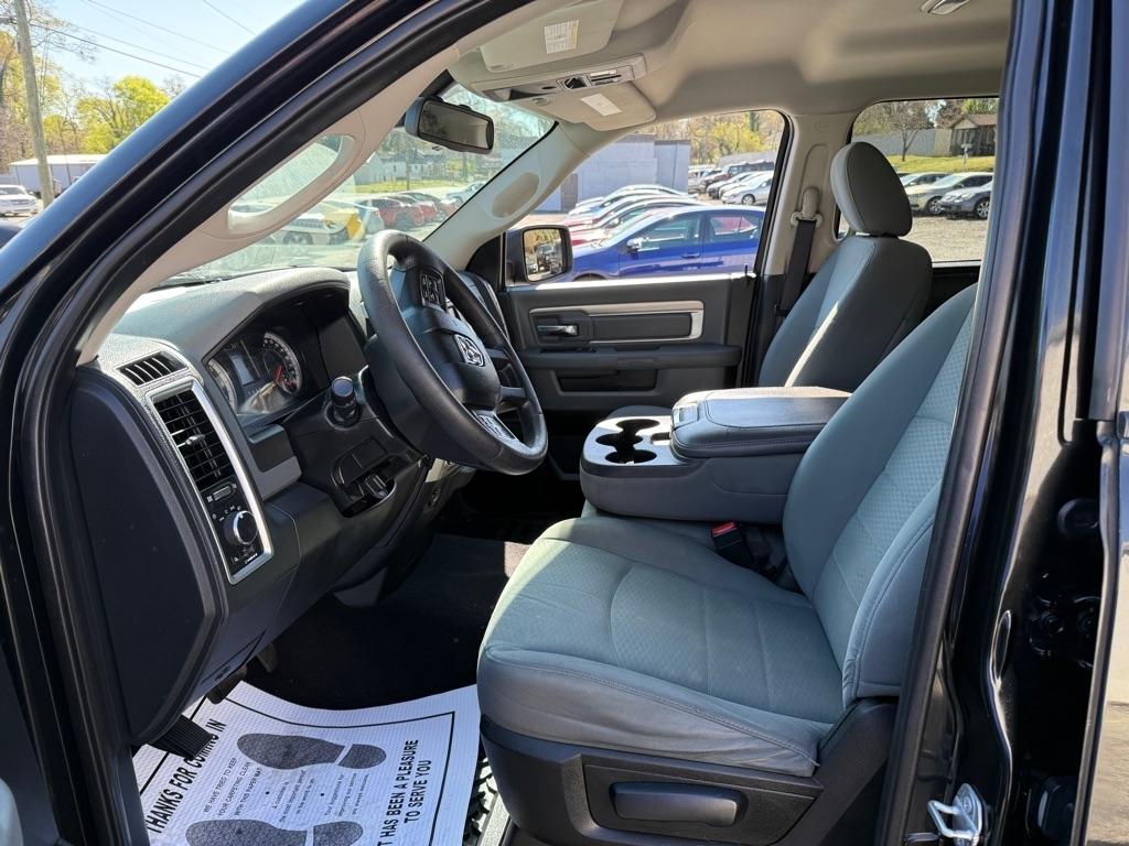 RAM 1500 SLT Quad Cab 4WD 2016