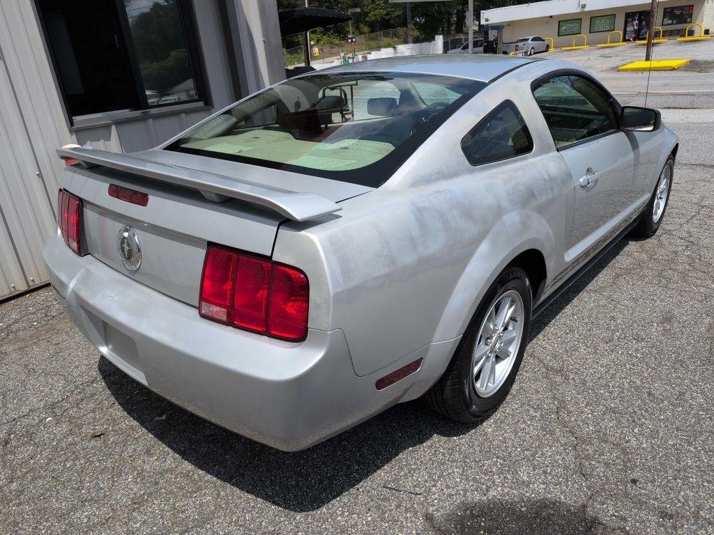 Ford Mustang V6 Deluxe Coupe 2005