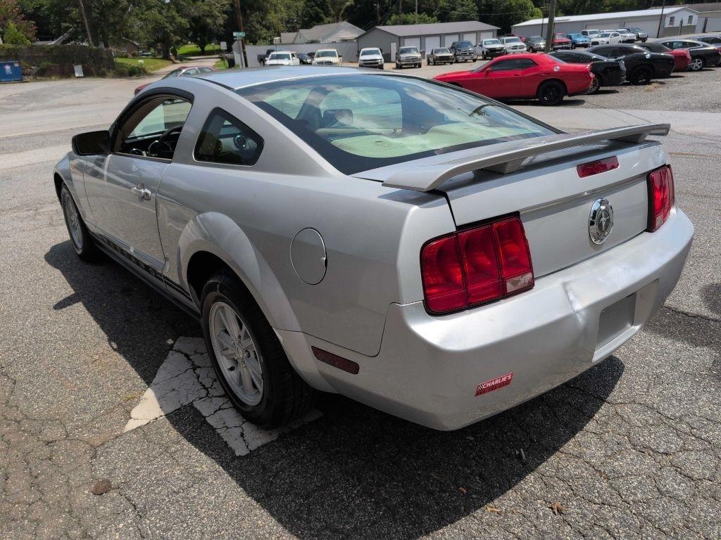 Ford Mustang V6 Deluxe Coupe 2005