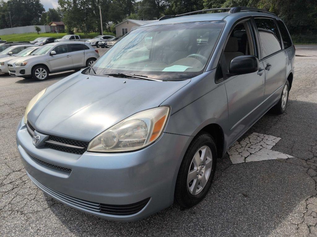 Toyota Sienna LE - 7 Passenger Seating 2005