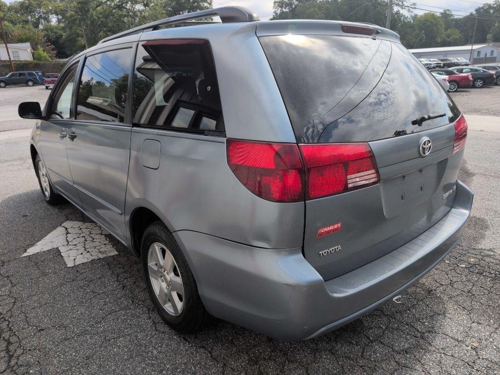 Toyota Sienna LE - 7 Passenger Seating 2005