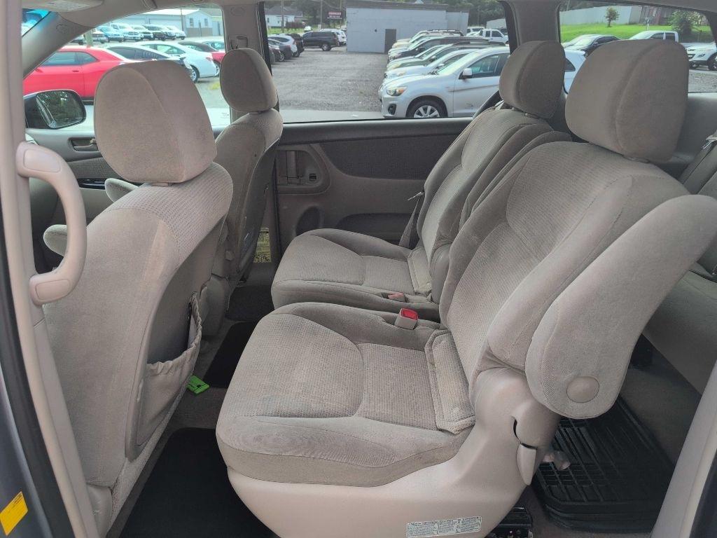 Toyota Sienna LE - 7 Passenger Seating 2005