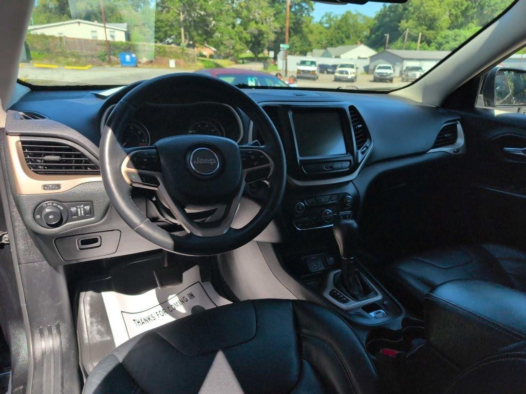 Jeep Cherokee photo 4