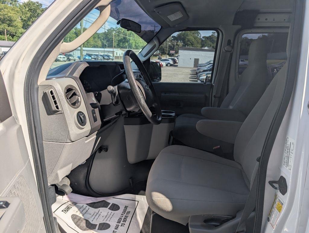 Ford Econoline E-250 2012
