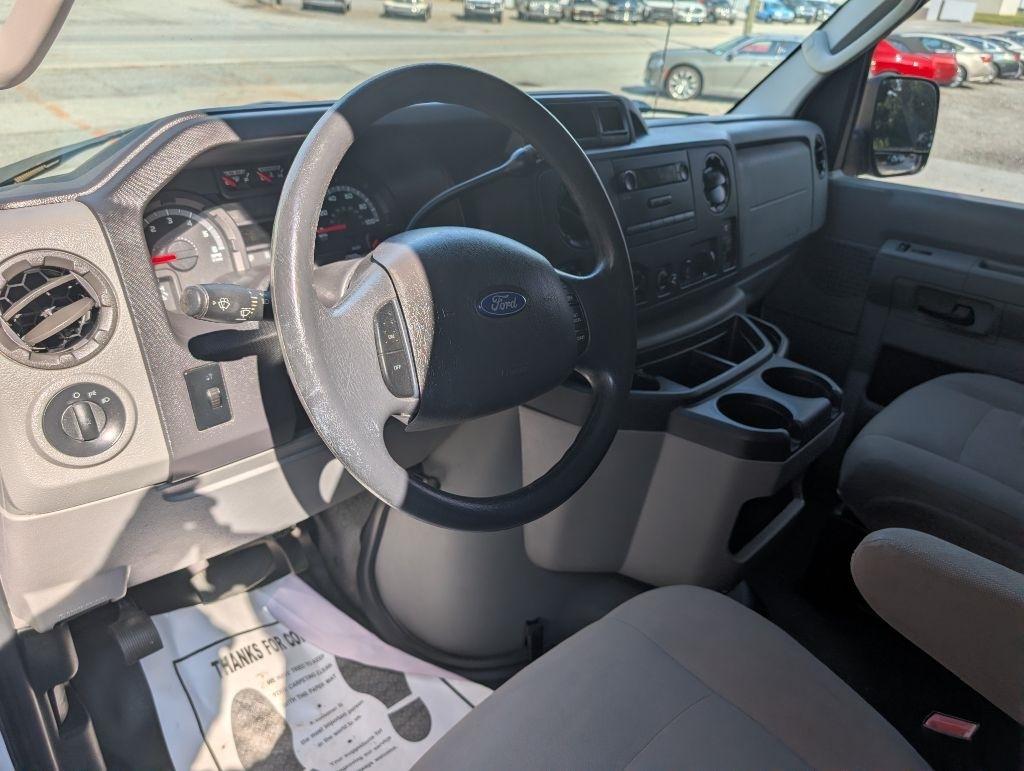 Ford Econoline E-250 2012