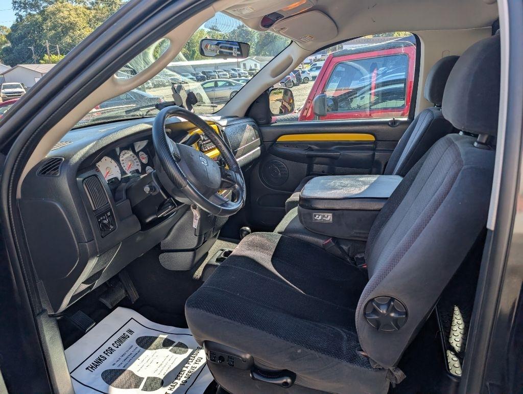 Dodge Ram 1500 ST 4WD 2004