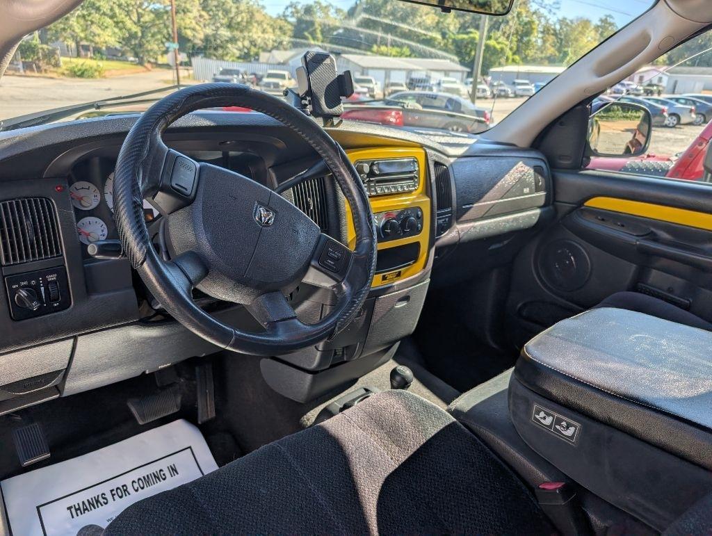 Dodge Ram 1500 ST 4WD 2004
