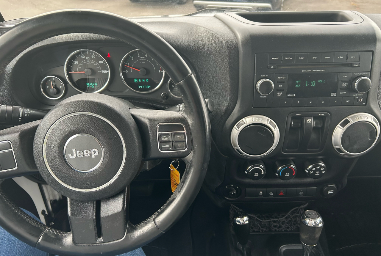 2016 Jeep Wrangler Rubicon photo 13