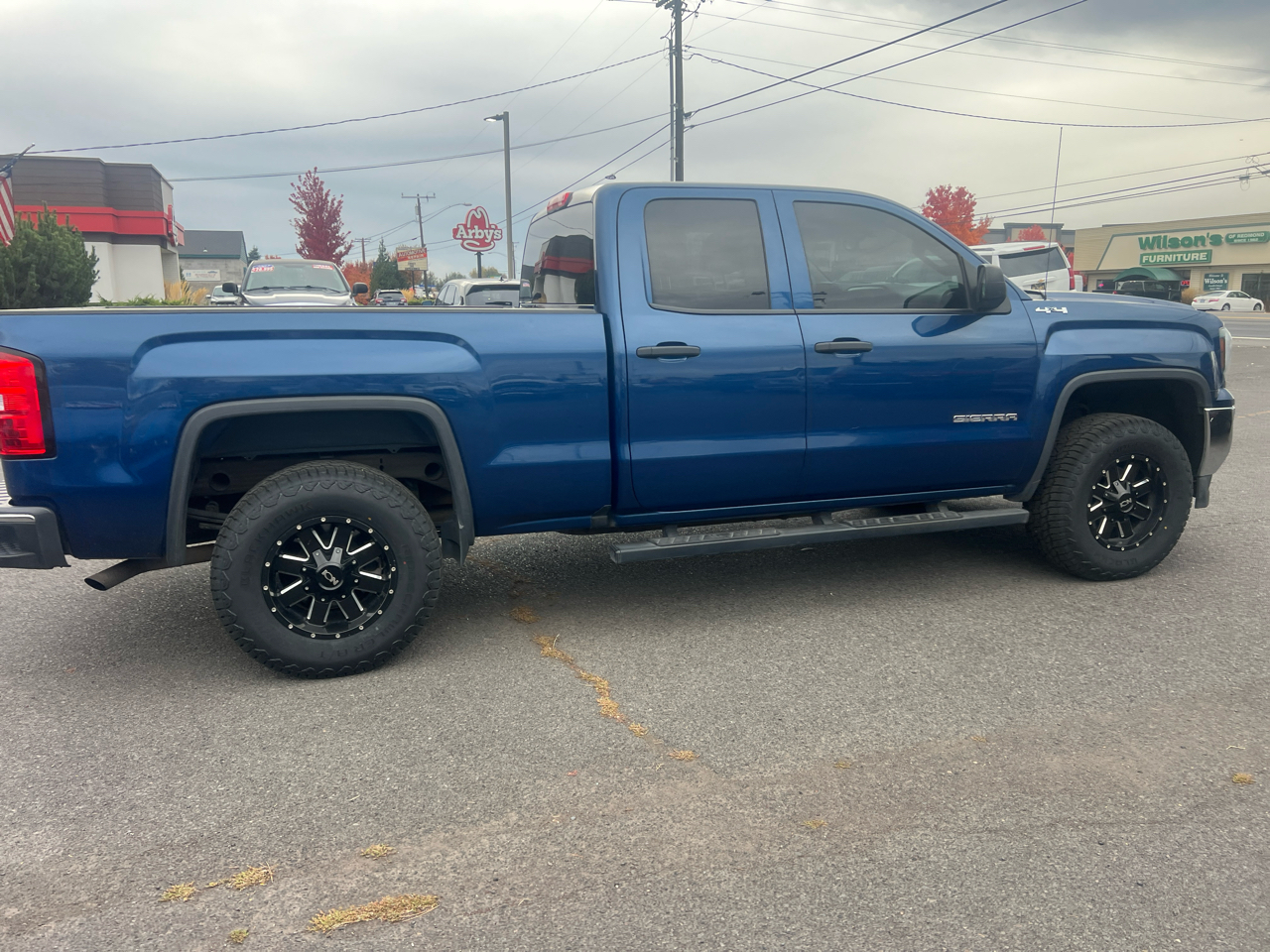 GMC Sierra 1500 4WD Double Cab 147" SLE 2017 GMC Sierra 1500 4WD Double Cab 147" SLE 2017