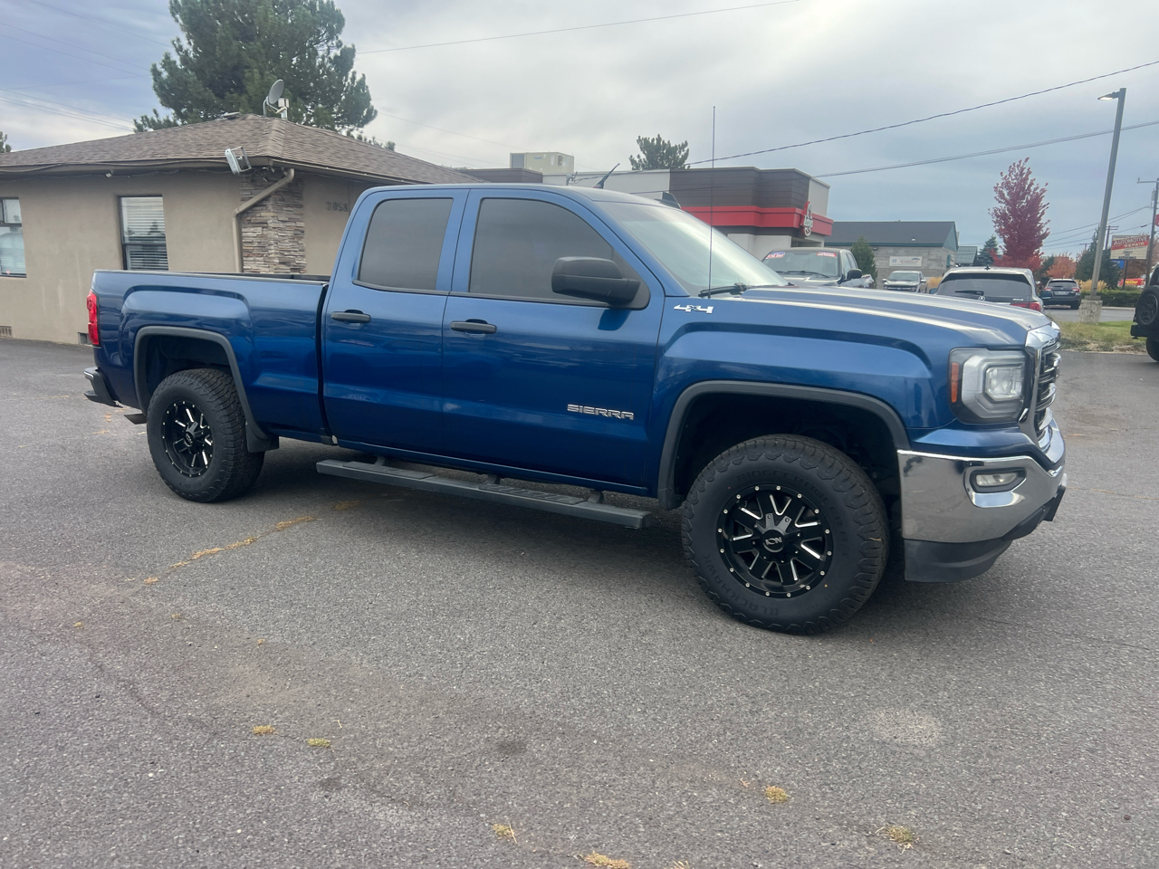 GMC Sierra 1500 4WD Double Cab 147" SLE 2017 GMC Sierra 1500 4WD Double Cab 147" SLE 2017