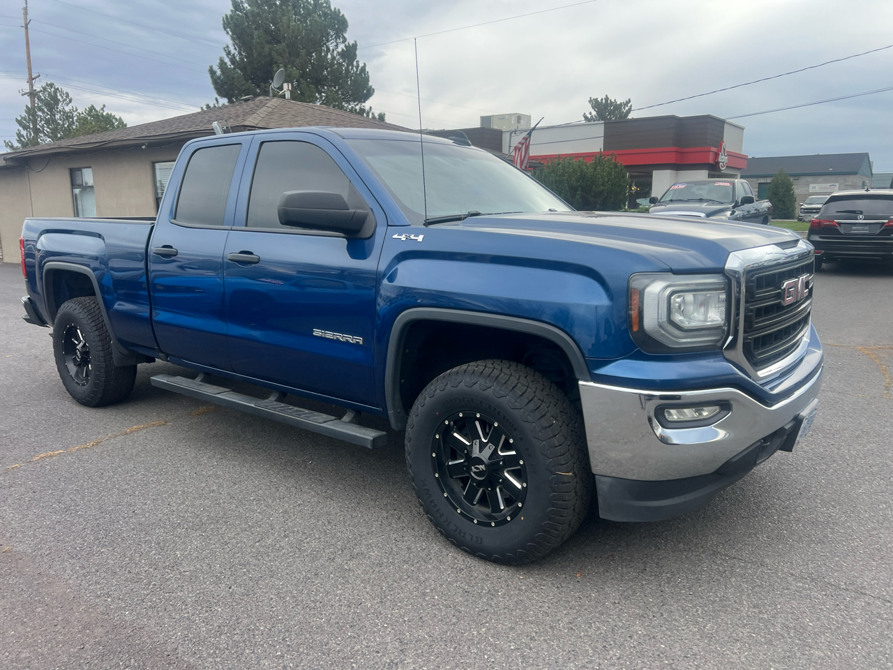 GMC Sierra 1500 4WD Double Cab 147" SLE 2017 GMC Sierra 1500 4WD Double Cab 147" SLE 2017