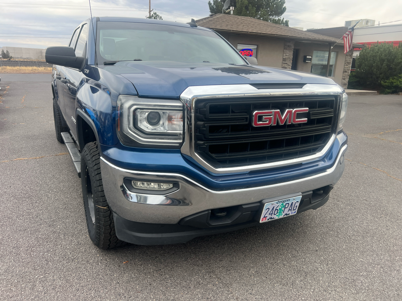 GMC Sierra 1500 4WD Double Cab 147" SLE 2017 GMC Sierra 1500 4WD Double Cab 147" SLE 2017