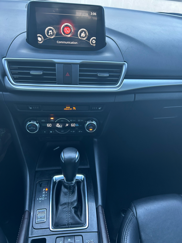 Mazda MAZDA3 s Grand Touring AT 5-Door 2018 Mazda MAZDA3 s Grand Touring AT 5-Door 2018