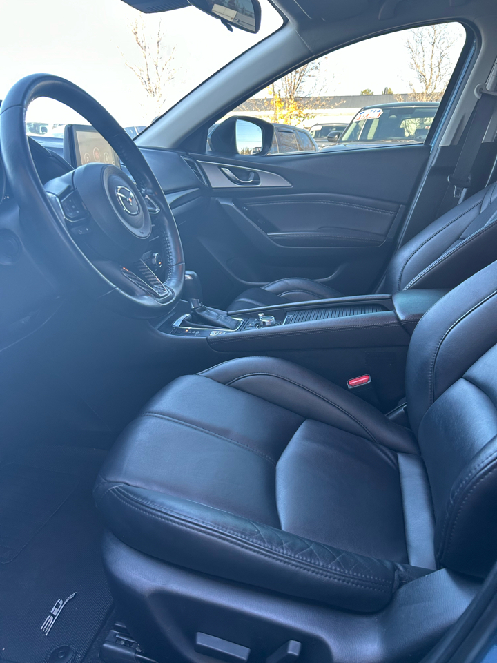 Mazda MAZDA3 s Grand Touring AT 5-Door 2018 Mazda MAZDA3 s Grand Touring AT 5-Door 2018