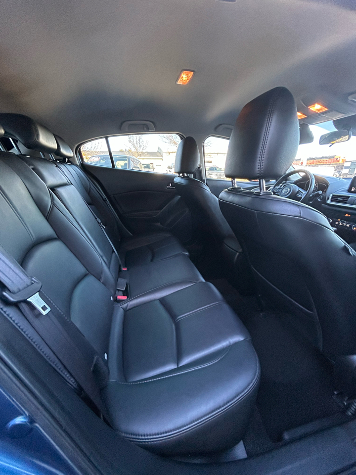 Mazda MAZDA3 s Grand Touring AT 5-Door 2018 Mazda MAZDA3 s Grand Touring AT 5-Door 2018