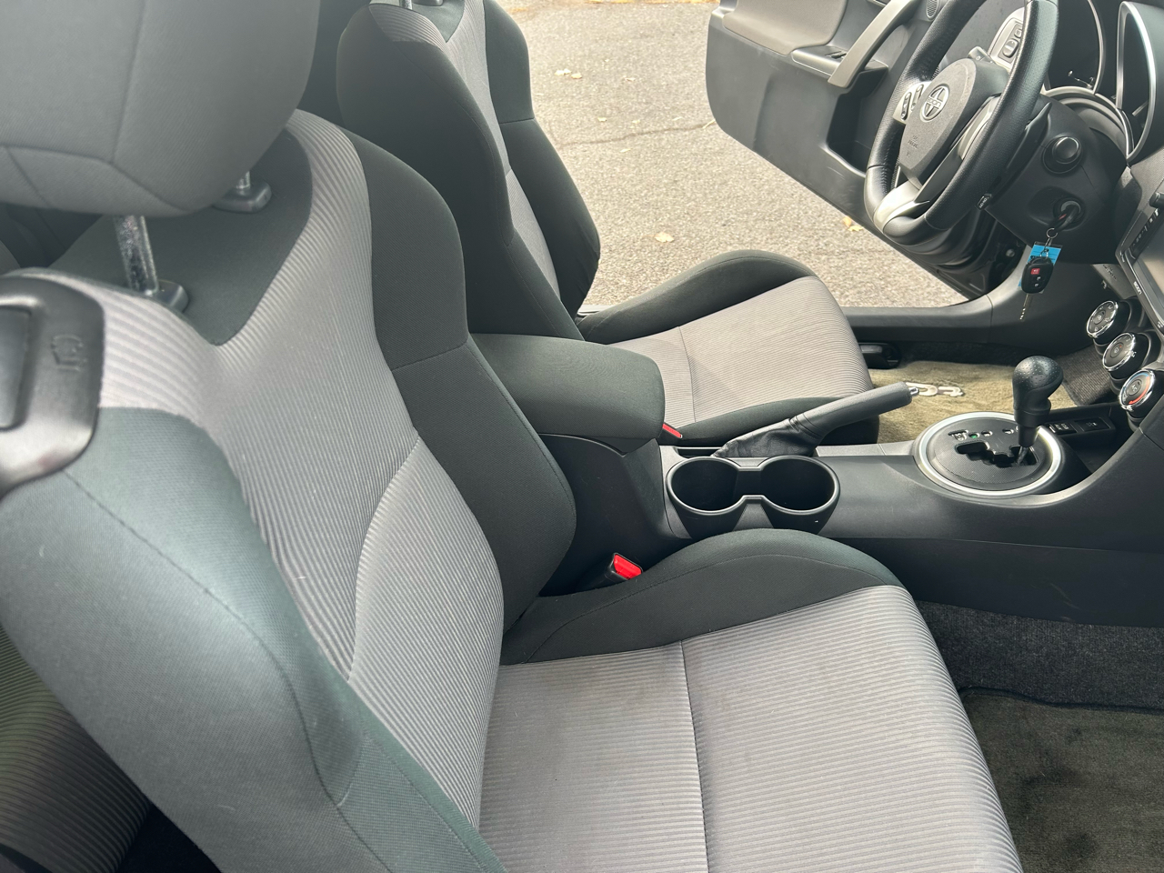 Scion tC Sports Coupe 6-Spd AT 2015 Scion tC Sports Coupe 6-Spd AT 2015