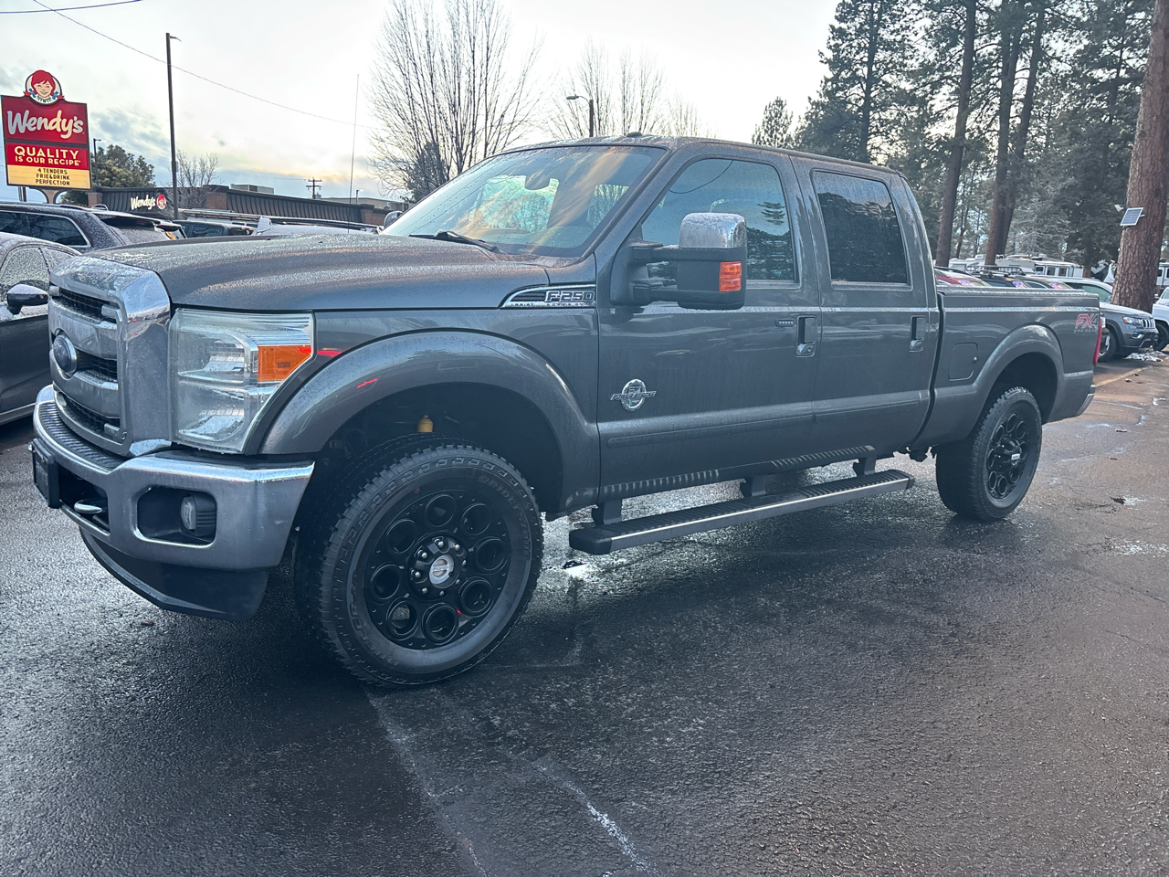 Ford F-250 HD Crew Cab 4dr 152.2" WB 4WD 2016
