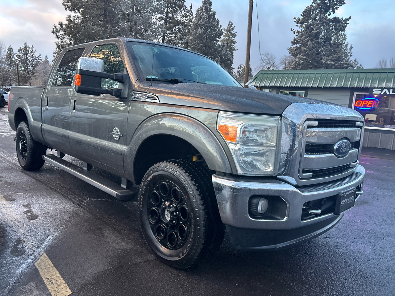 Ford F-250 HD Crew Cab 4dr 152.2" WB 4WD 2016