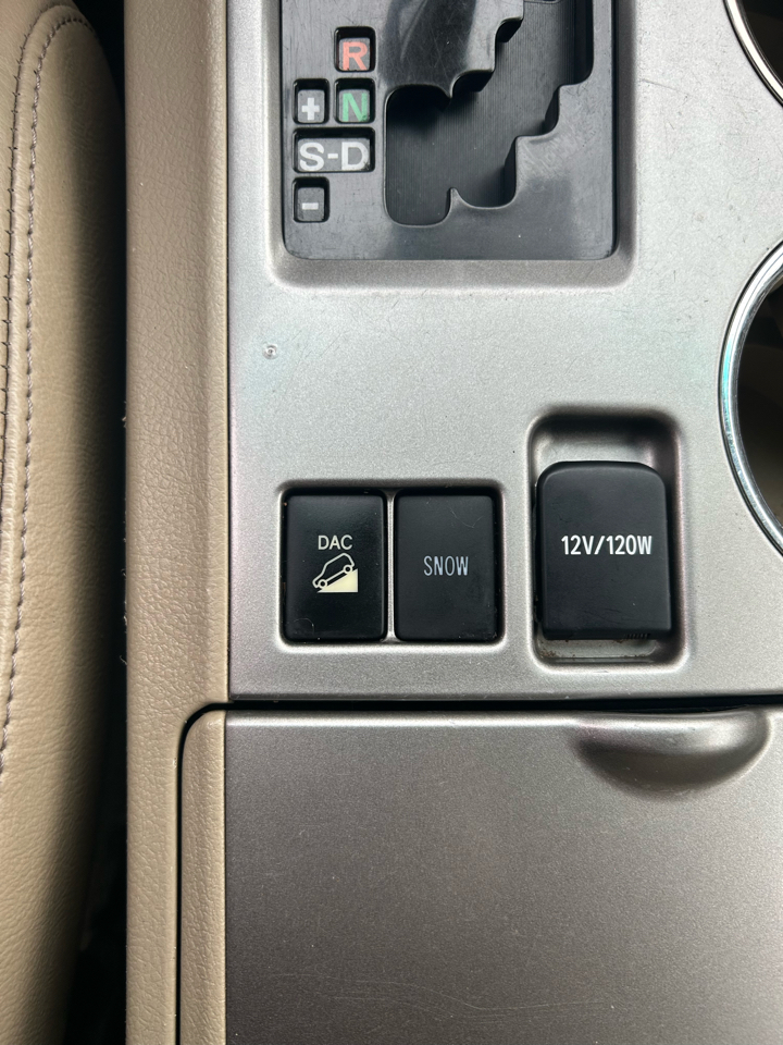 Toyota Highlander Base 4WD 2012