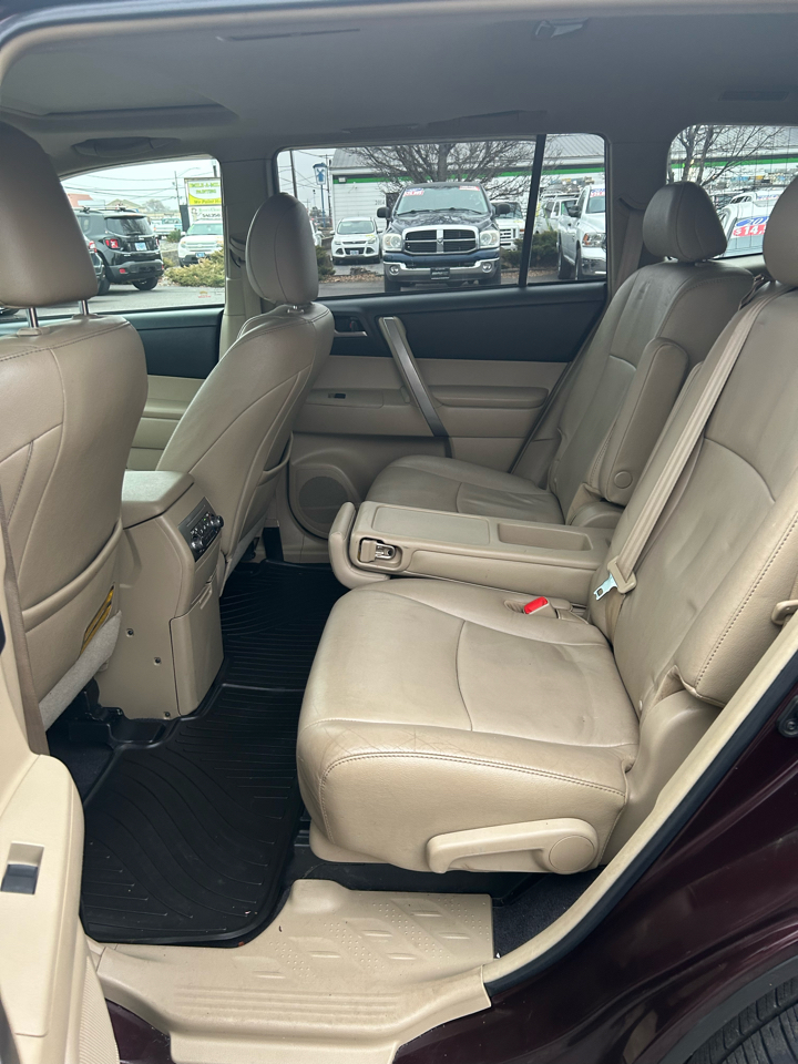 Toyota Highlander Base 4WD 2012