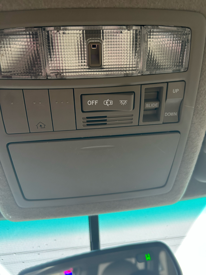 Toyota Highlander Base 4WD 2012