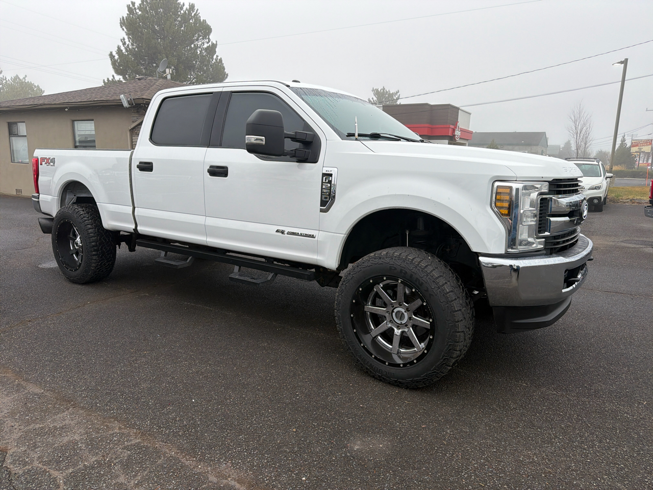 Ford F-250 SD XLT Crew Cab 4WD 2018