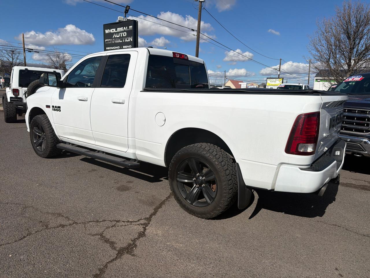 RAM 1500 4WD Quad Cab 140.5" Sport 2017