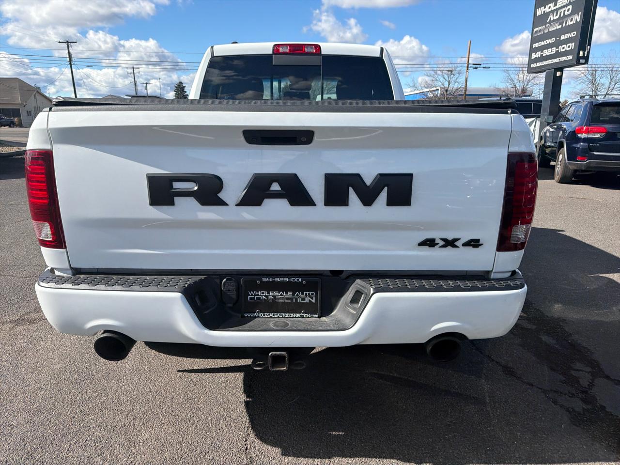 RAM 1500 4WD Quad Cab 140.5" Sport 2017