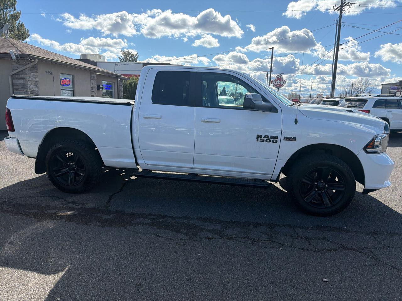 RAM 1500 4WD Quad Cab 140.5" Sport 2017