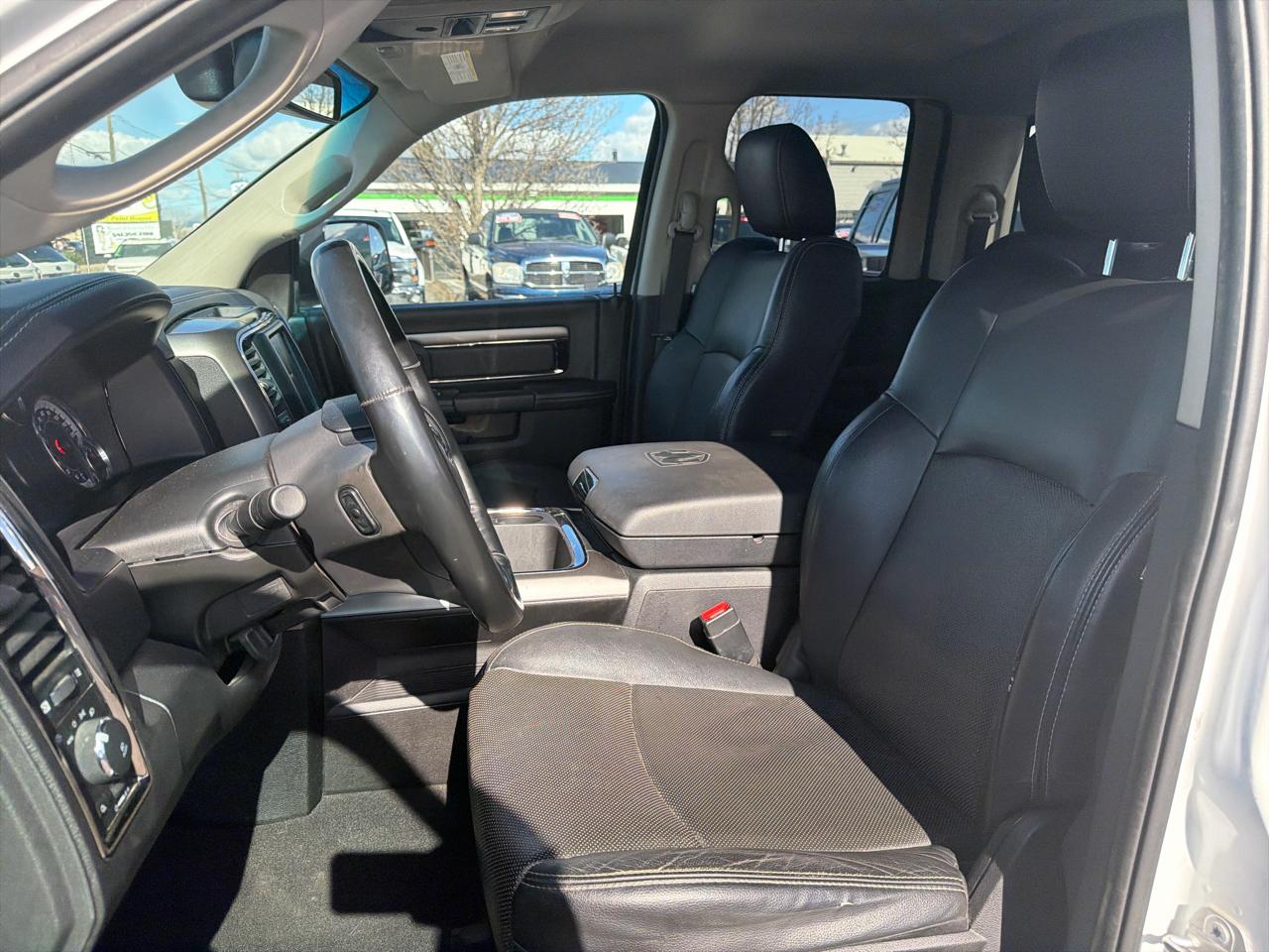 RAM 1500 4WD Quad Cab 140.5" Sport 2017