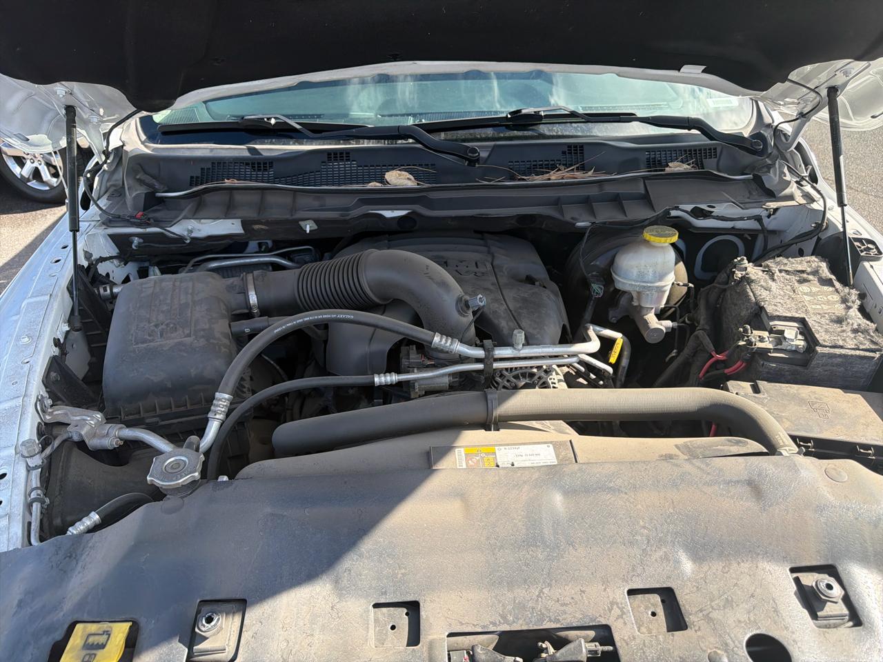 RAM 1500 4WD Quad Cab 140.5" Sport 2017