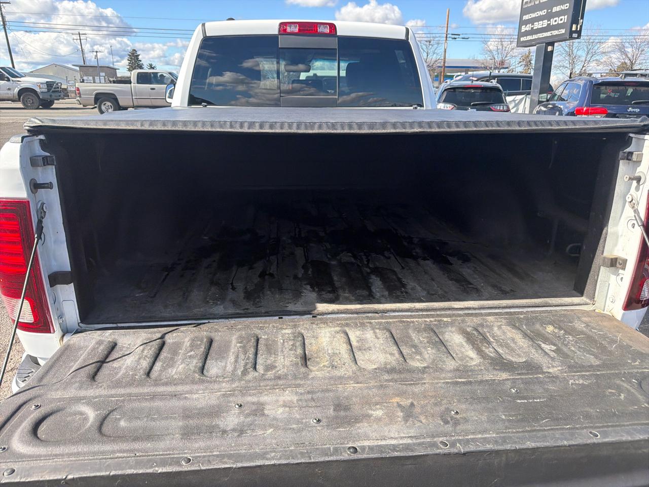 RAM 1500 4WD Quad Cab 140.5" Sport 2017