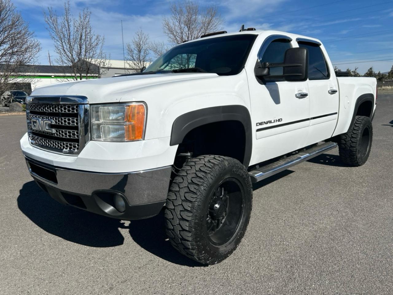 GMC Sierra 2500HD Denali Crew Cab 4WD 2011