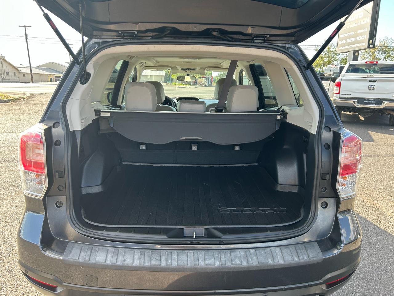 Subaru Forester 2.5i Limited w/EyeSight Pkg 2017