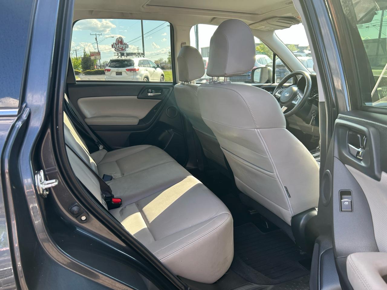Subaru Forester 2.5i Limited w/EyeSight Pkg 2017