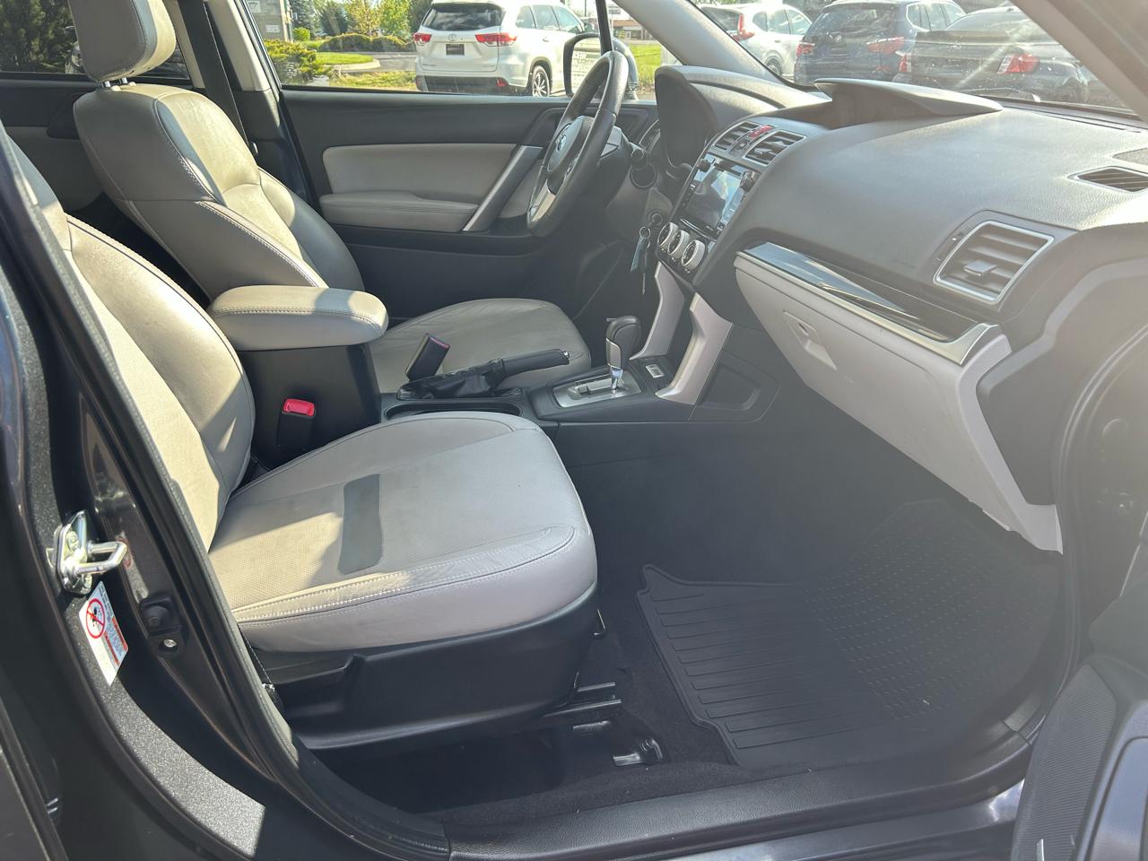 Subaru Forester 2.5i Limited w/EyeSight Pkg 2017