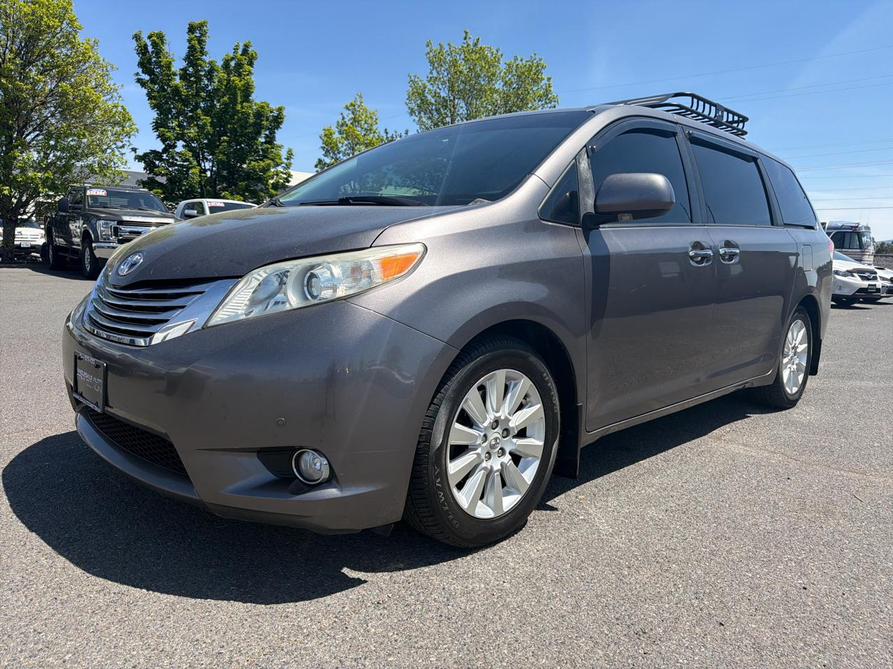 Toyota Sienna XLE AWD 7-Pass V6 2011