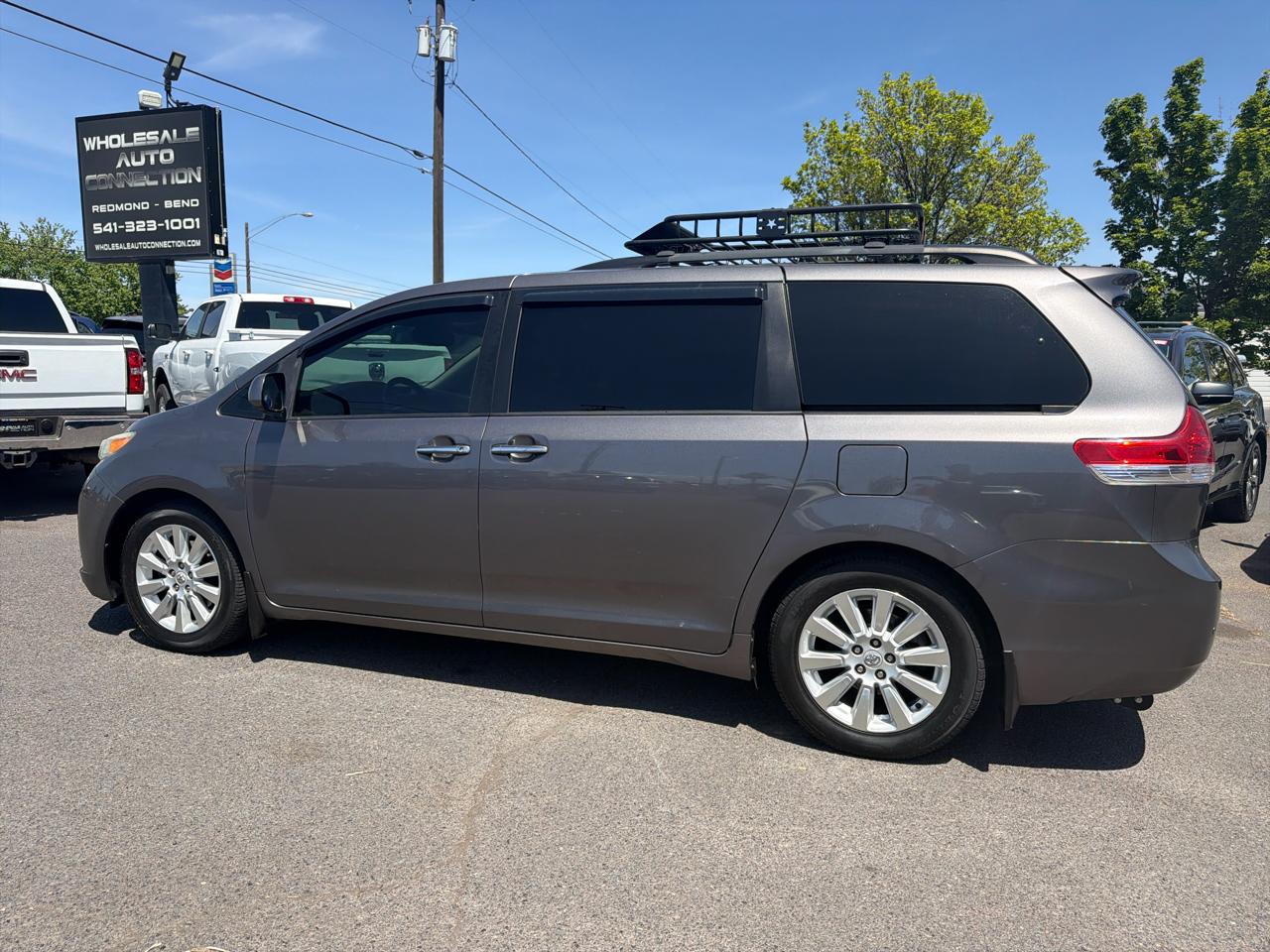 Toyota Sienna XLE AWD 7-Pass V6 2011