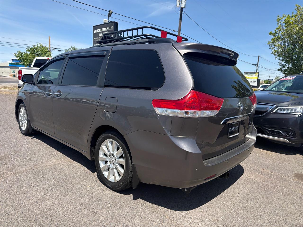 Toyota Sienna XLE AWD 7-Pass V6 2011