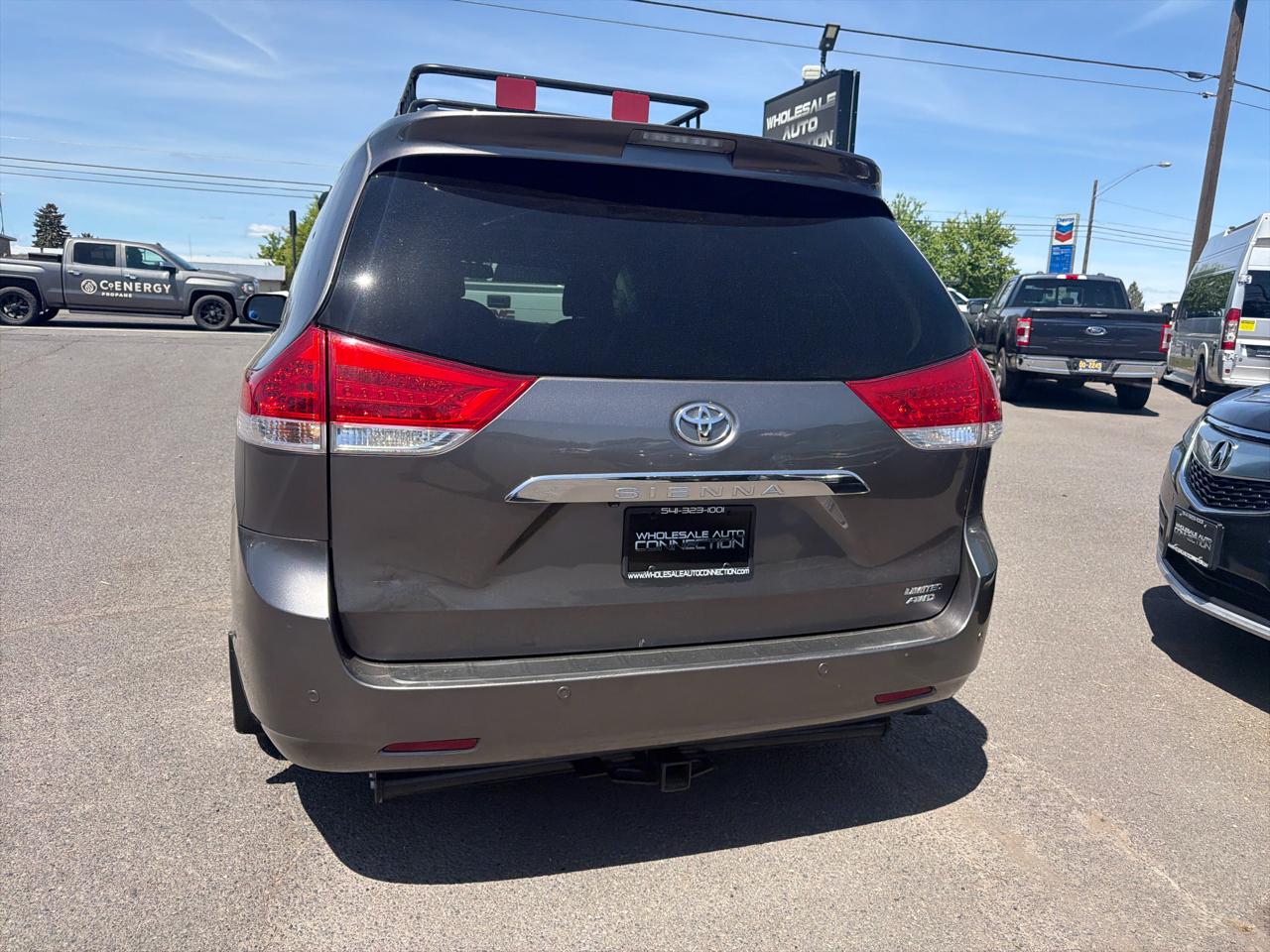 Toyota Sienna XLE AWD 7-Pass V6 2011