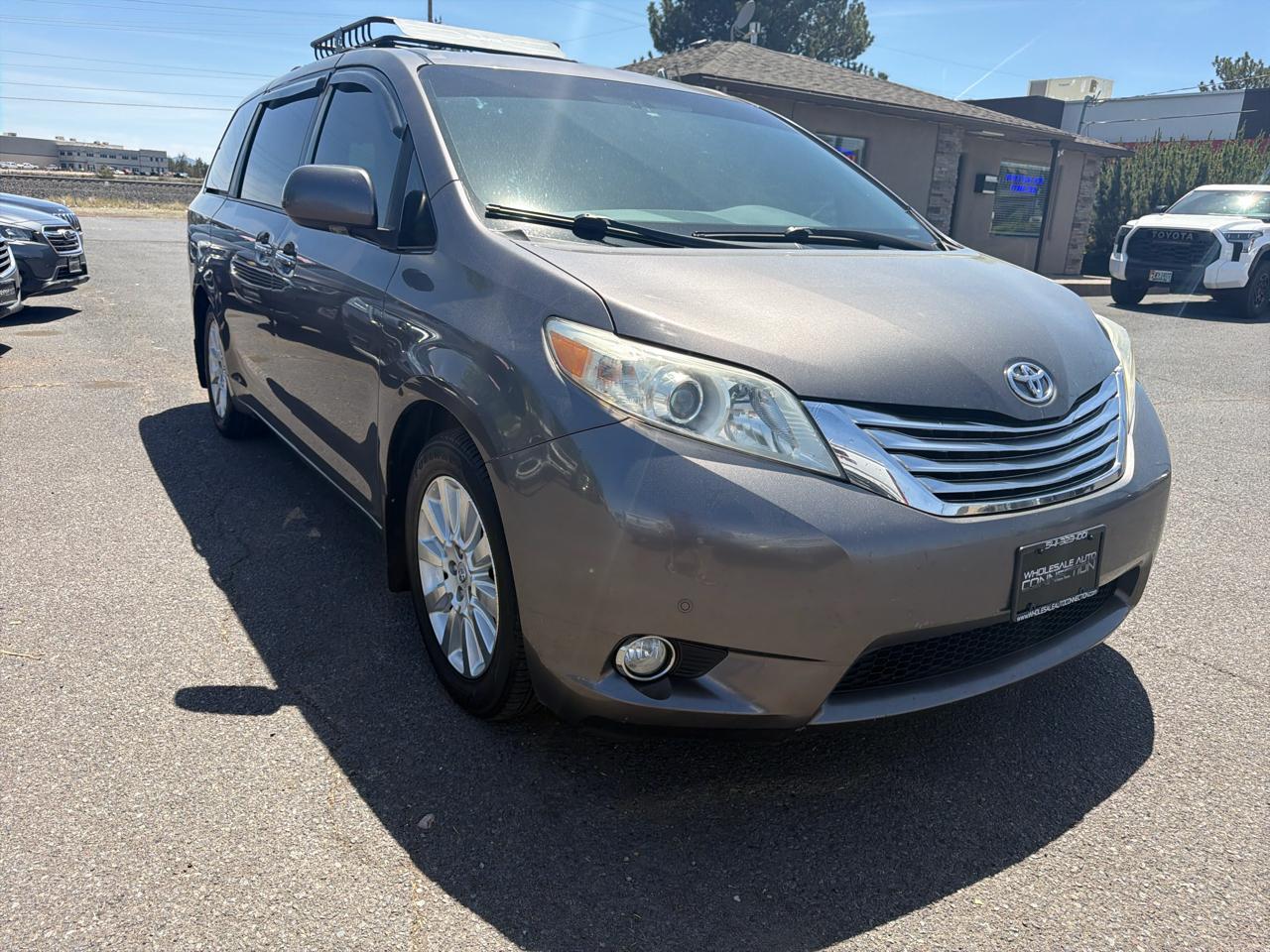 Toyota Sienna XLE AWD 7-Pass V6 2011