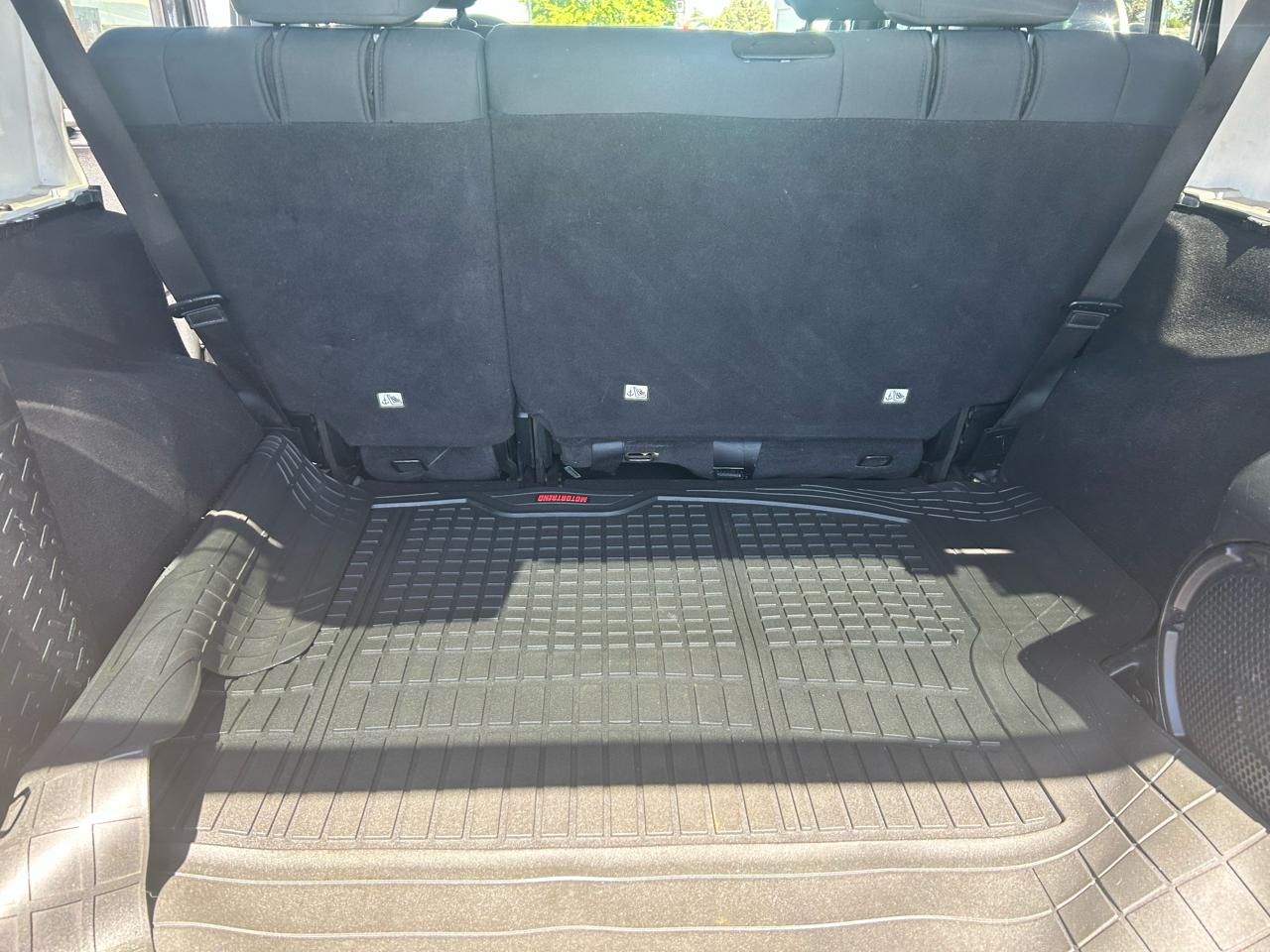 Jeep Wrangler Unlimited Sahara 4WD 2012
