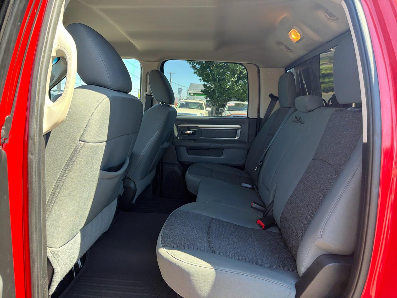 RAM 1500 4WD Crew Cab 149" Big Horn 2015
