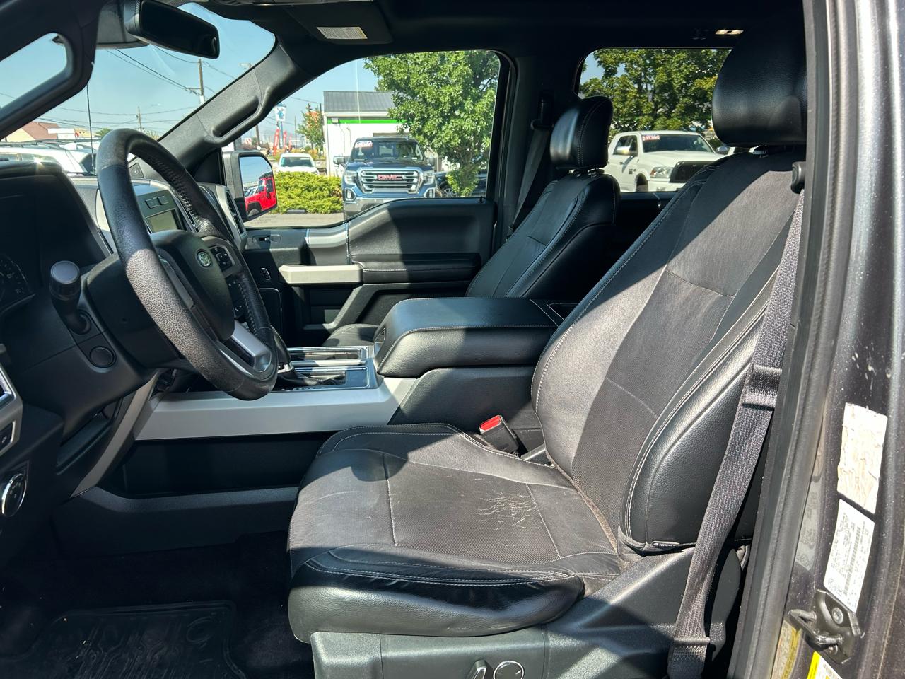 Ford F-150 4WD SuperCrew 145" Lariat 2015