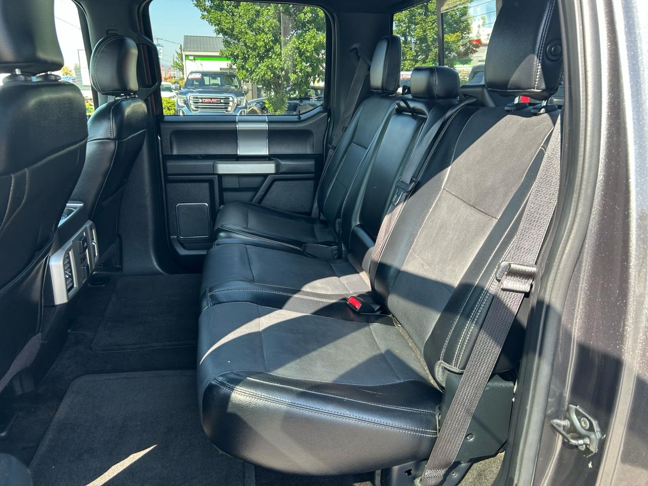 Ford F-150 4WD SuperCrew 145" Lariat 2015