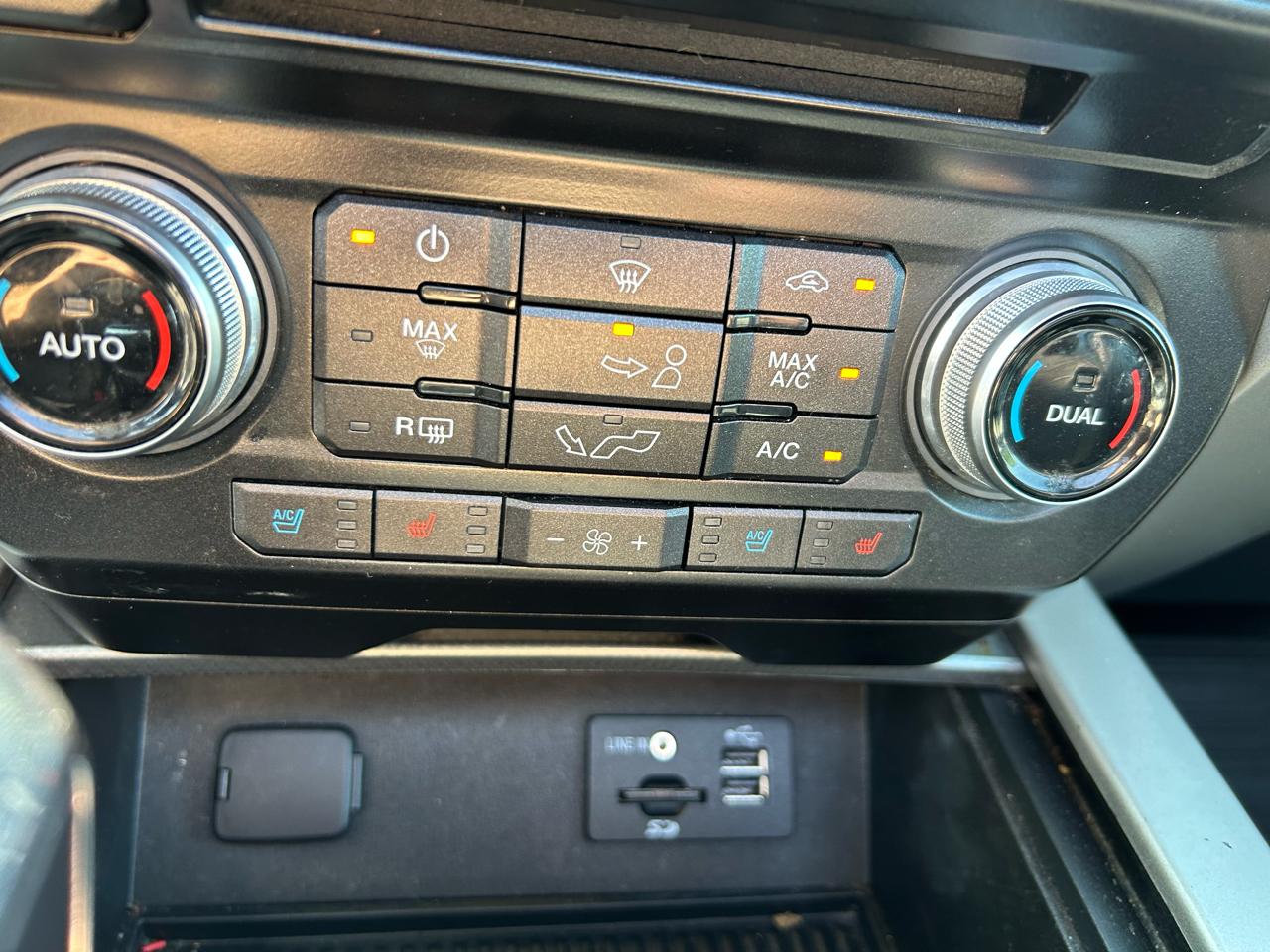 Ford F-150 4WD SuperCrew 145" Lariat 2015
